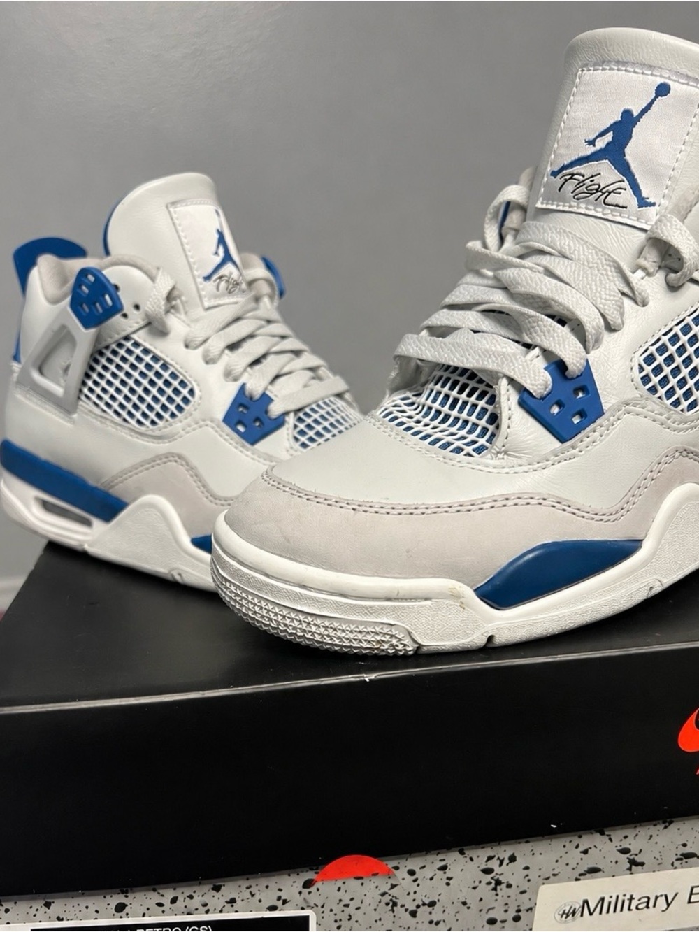 Jordan Men’s White and Blue Retro Basketball Sneakers